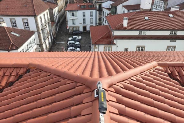 Instalación de líneas de vida en cubiertas en Vigo