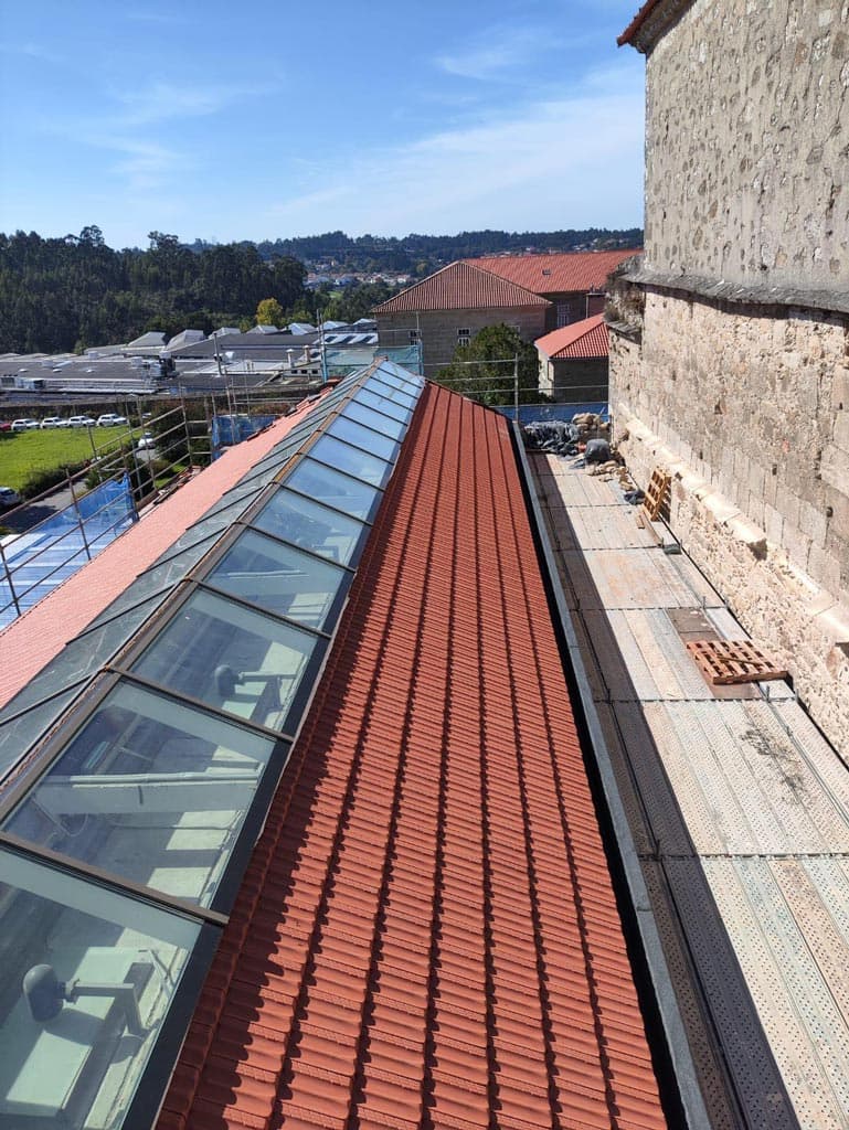 Obra de instalación de tejado realizada por Sercusa en Vigo