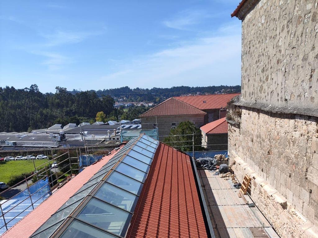 Instalación de ventanas y claraboyas para tejados en Vigo